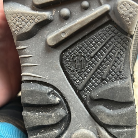 Kamik snow boots with fur. Toddler size 11 - Picture 6 of 6